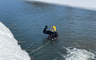 Водолазы проверили водозаборы на реке Чепца.